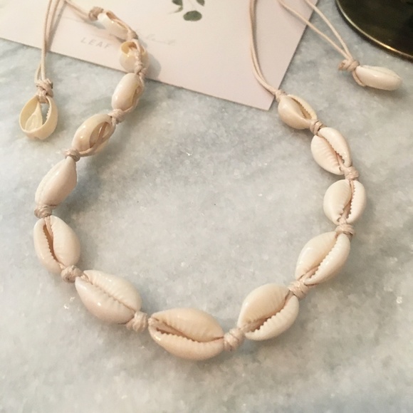 'Shoreline' White Shell Beach Choker Necklace - Picture 9 of 11